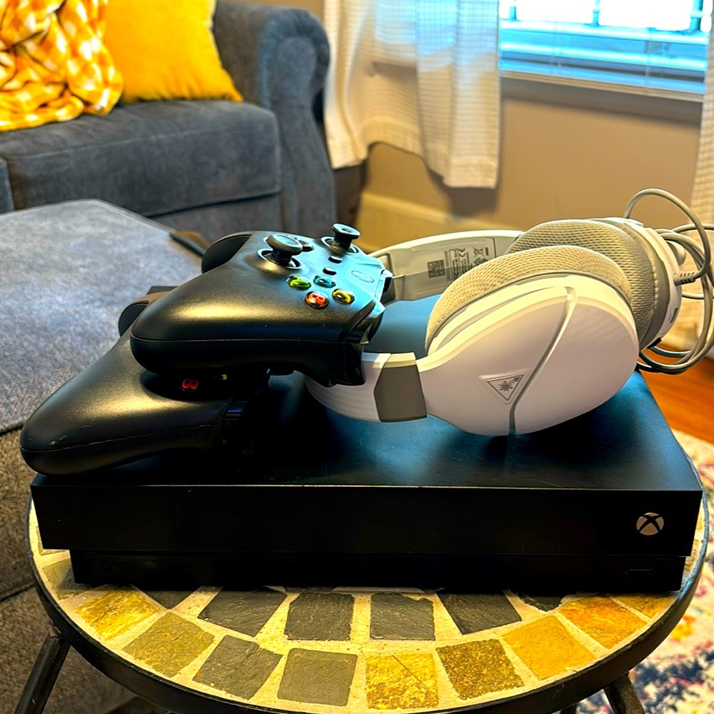 Used Xbox One X (1 TB)!